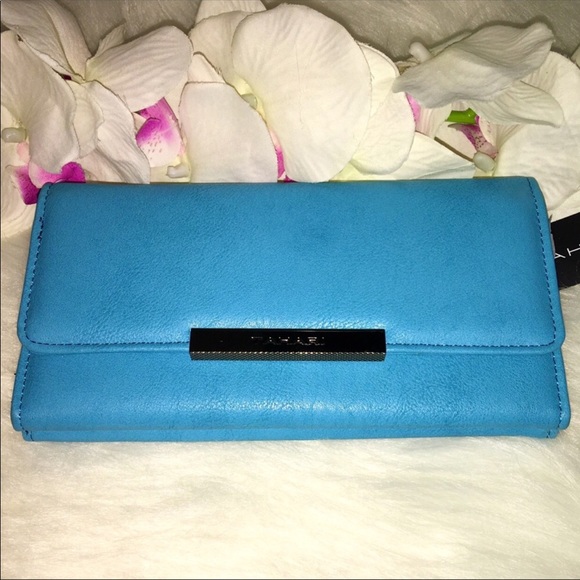 tahari clutch purse